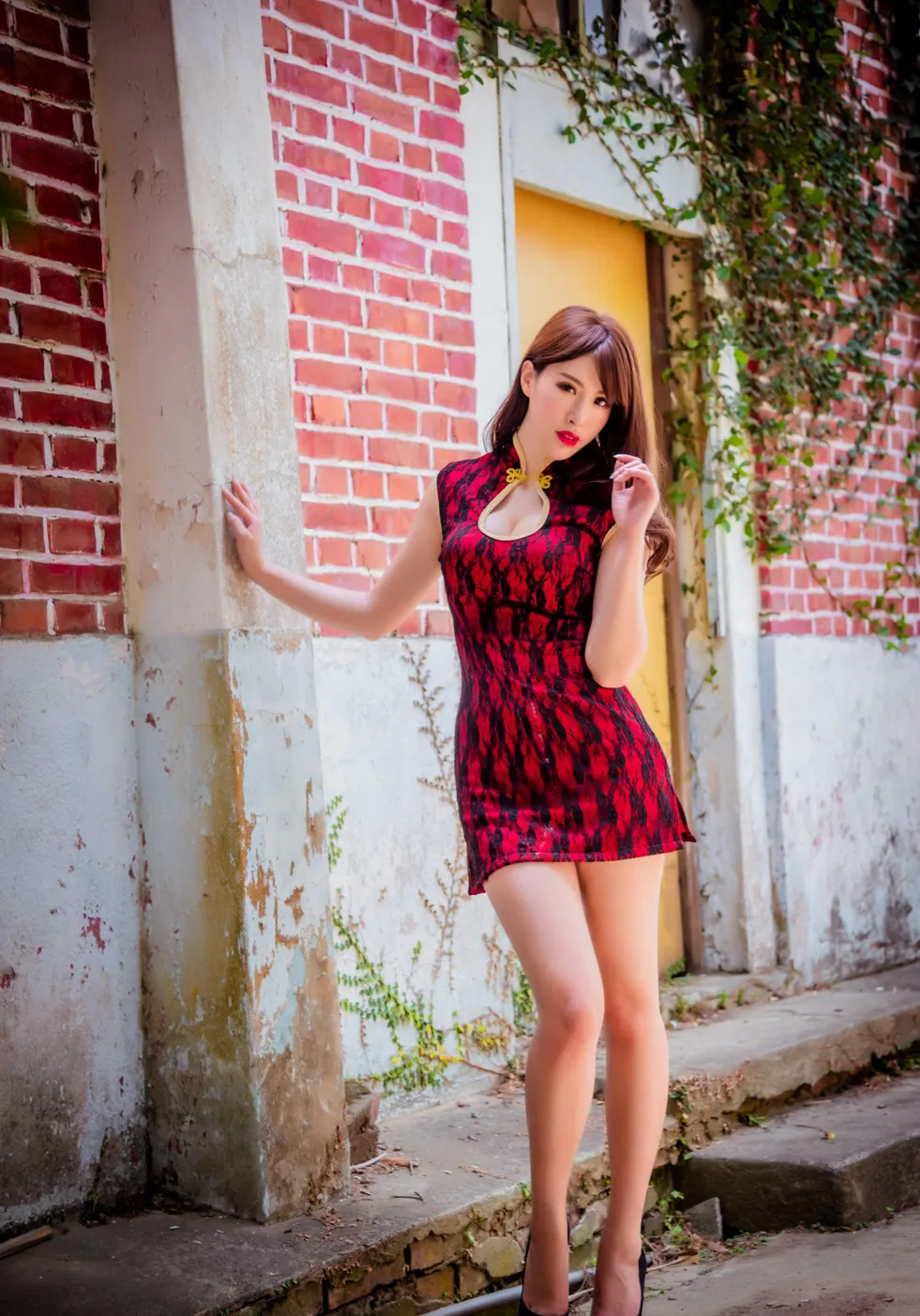 [Mzsock] NO.177 Wu Yuqi Red Flower Short Cheongsam High Heels Beautiful Legs street photography#[105P]-42